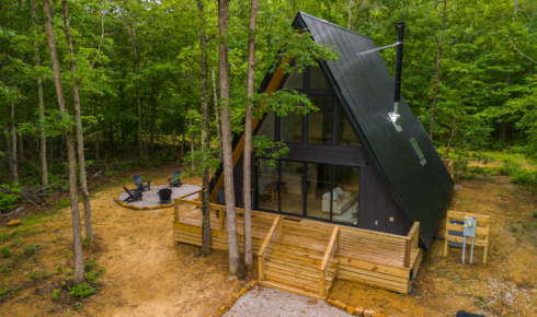 Features a Savvy Traveler Values in Guntersville Cabin Rentals Tucked into the Woods