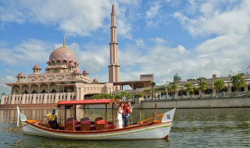 Putrajaya Travel Guide: Things to Do and Where to Stay